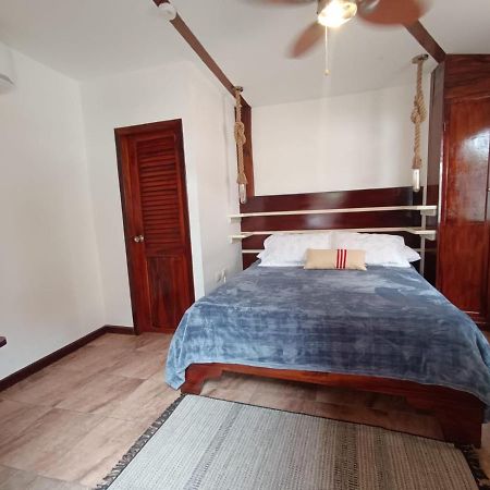 The Wooden House Hotel Puerto Villamil Dış mekan fotoğraf