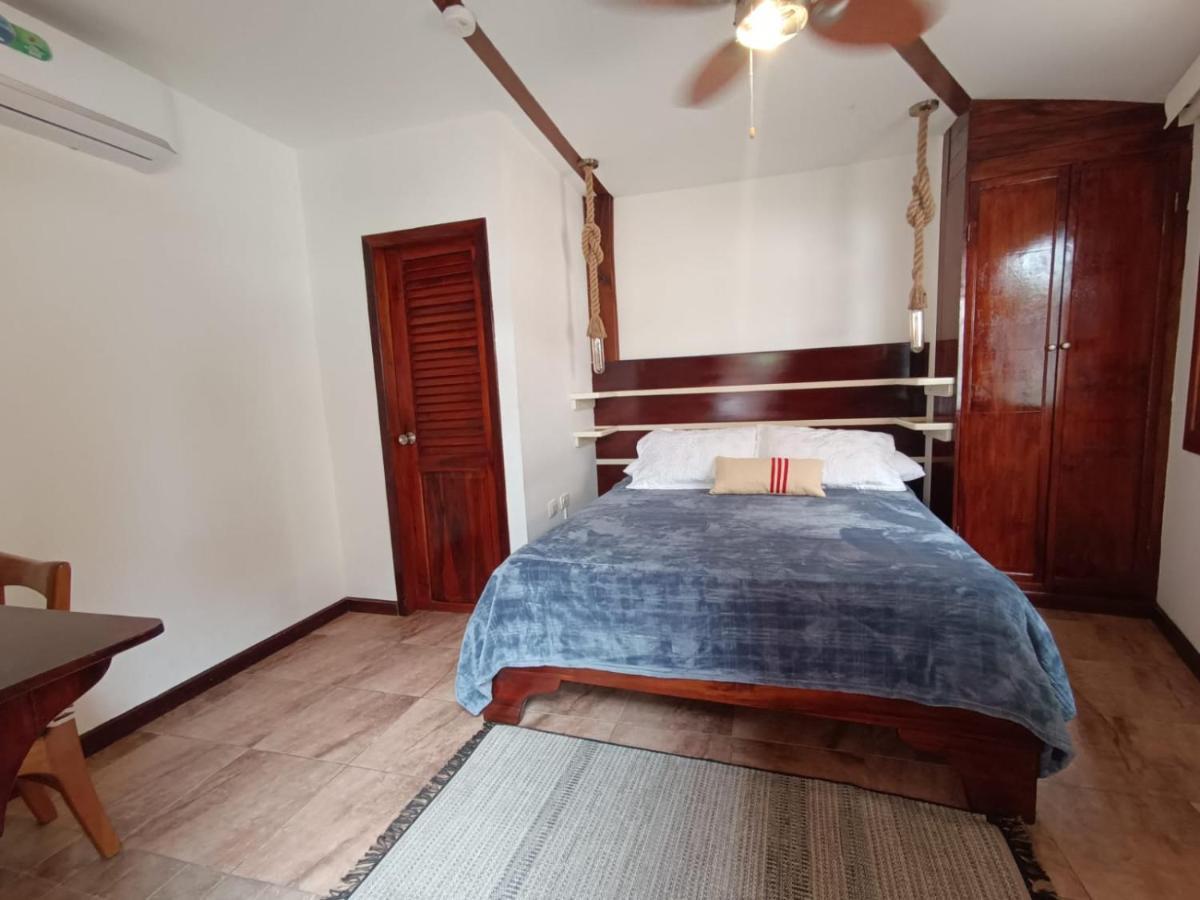 The Wooden House Hotel Puerto Villamil Dış mekan fotoğraf