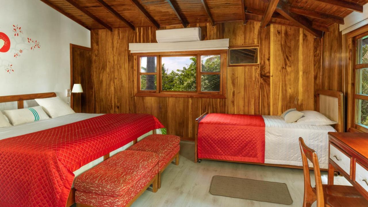 The Wooden House Hotel Puerto Villamil Dış mekan fotoğraf