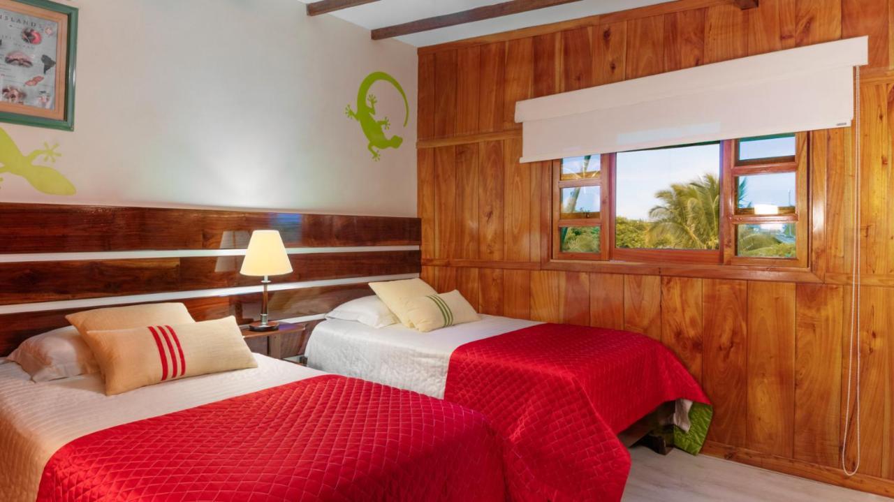 The Wooden House Hotel Puerto Villamil Dış mekan fotoğraf