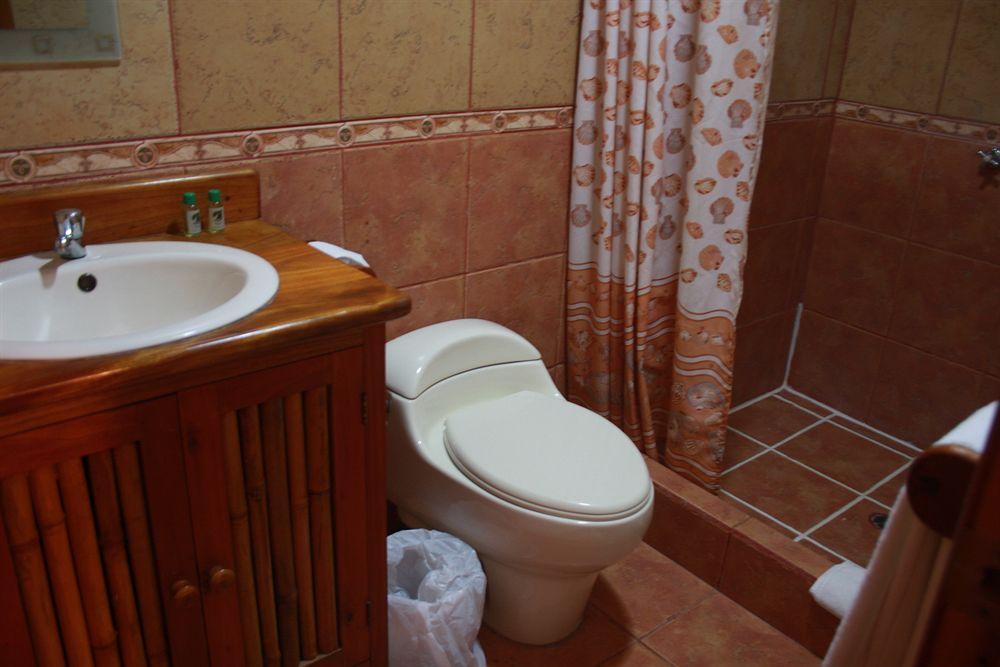 The Wooden House Hotel Puerto Villamil Dış mekan fotoğraf