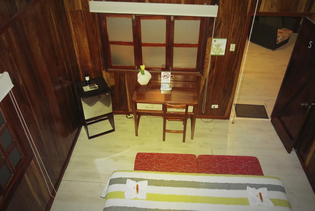The Wooden House Hotel Puerto Villamil Dış mekan fotoğraf