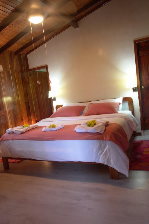 The Wooden House Hotel Puerto Villamil Dış mekan fotoğraf