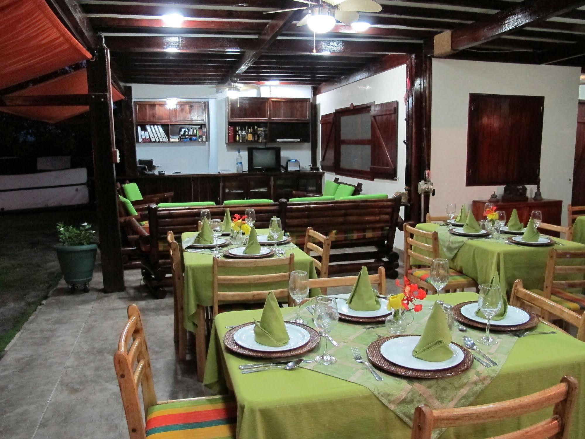 The Wooden House Hotel Puerto Villamil Dış mekan fotoğraf