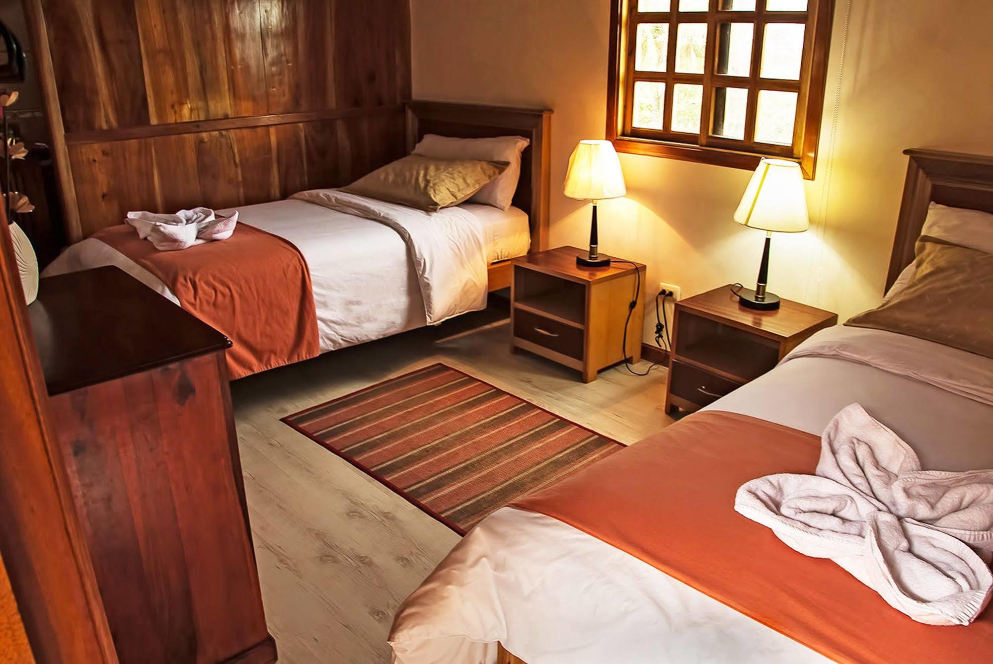The Wooden House Hotel Puerto Villamil Dış mekan fotoğraf