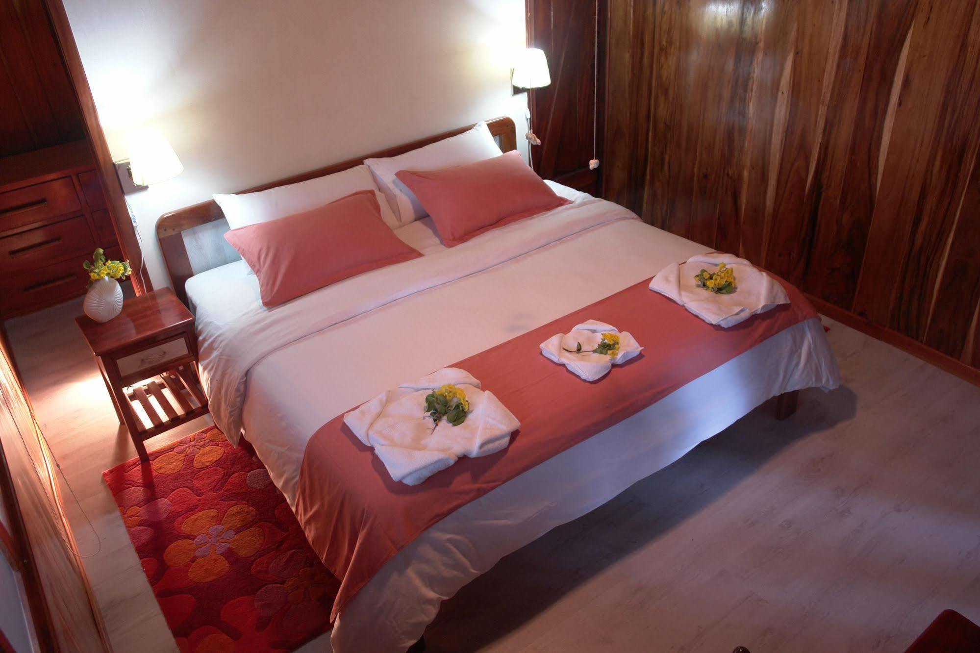 The Wooden House Hotel Puerto Villamil Dış mekan fotoğraf