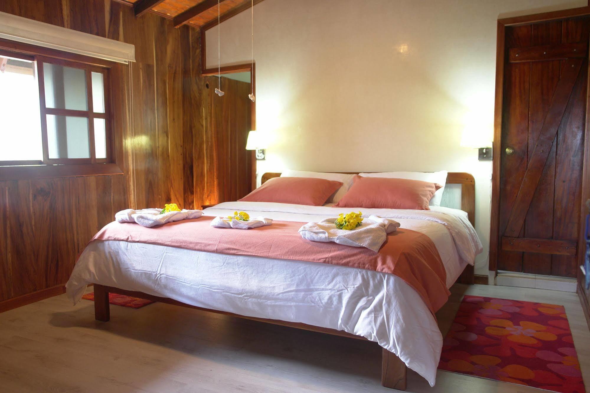 The Wooden House Hotel Puerto Villamil Dış mekan fotoğraf