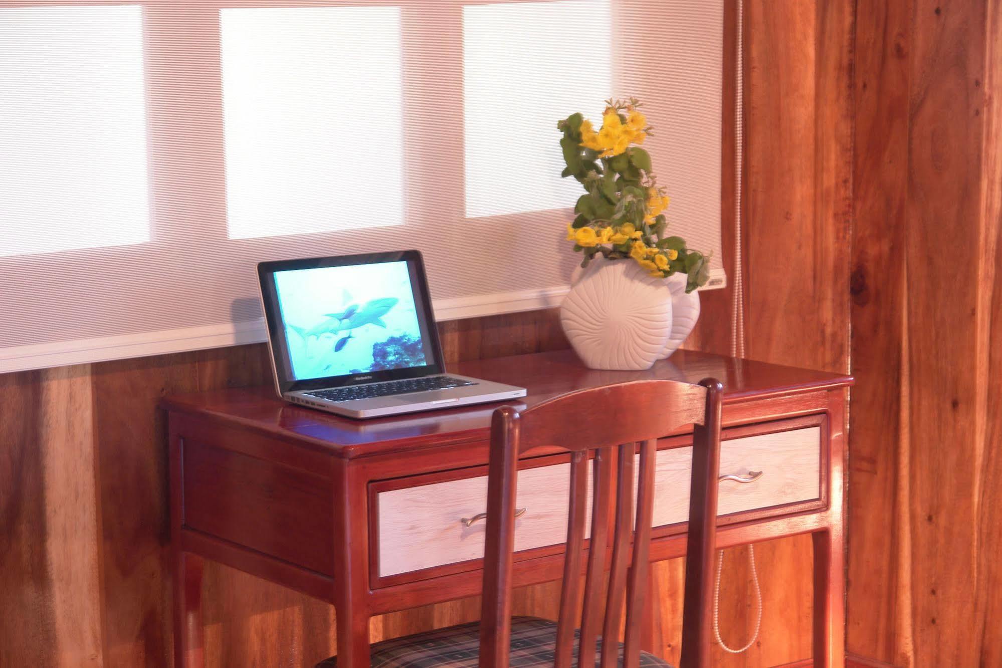 The Wooden House Hotel Puerto Villamil Dış mekan fotoğraf